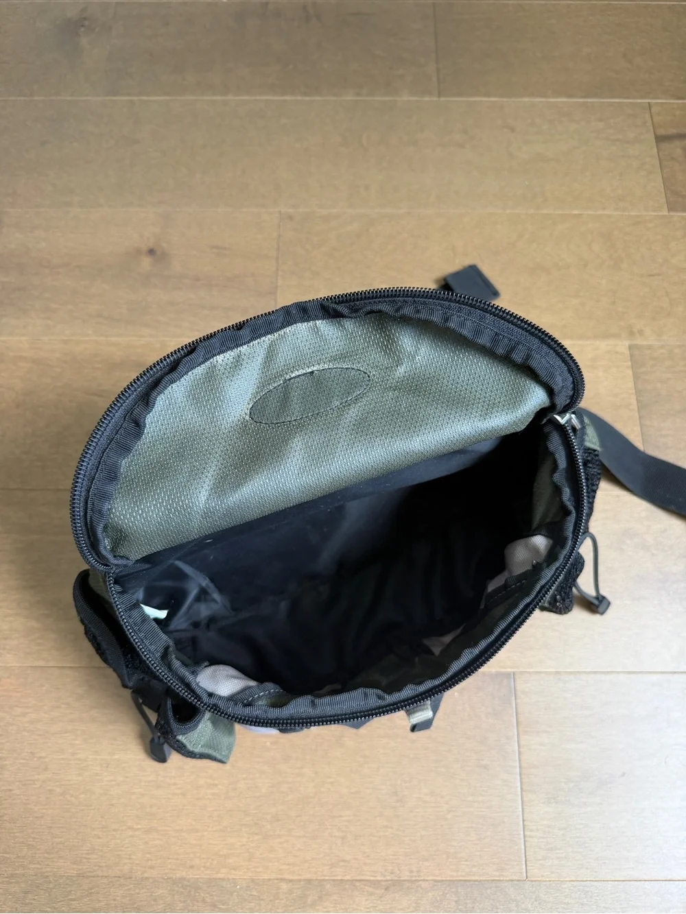 Eddie Bauer Olive and Black Waist Pack with Mesh Pockets - Picture 3 of 7